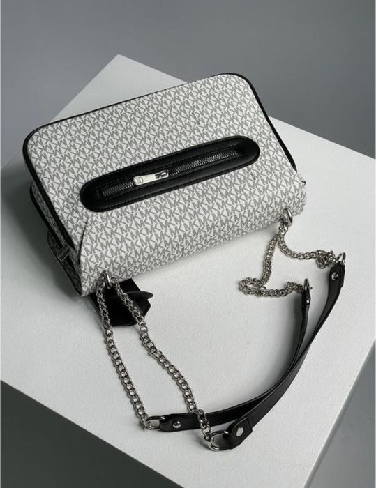 Маленькая сумка в стиле Michael Kors zippy bag white