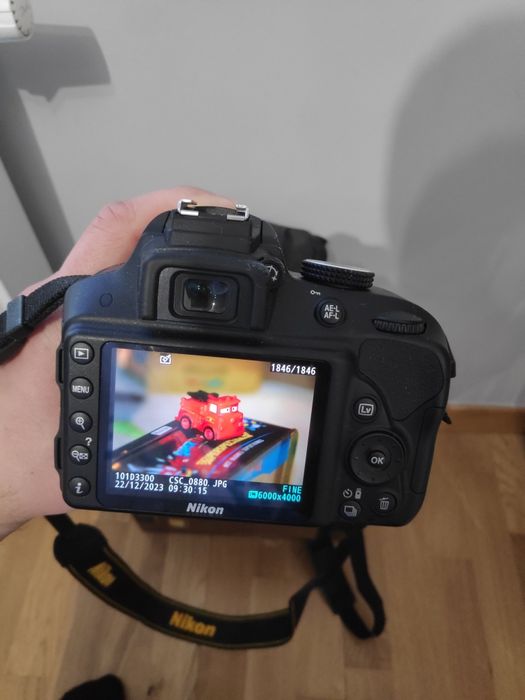 Nikon D3300 lustrzanka z obiektywem oraz dodatkami jak nowa