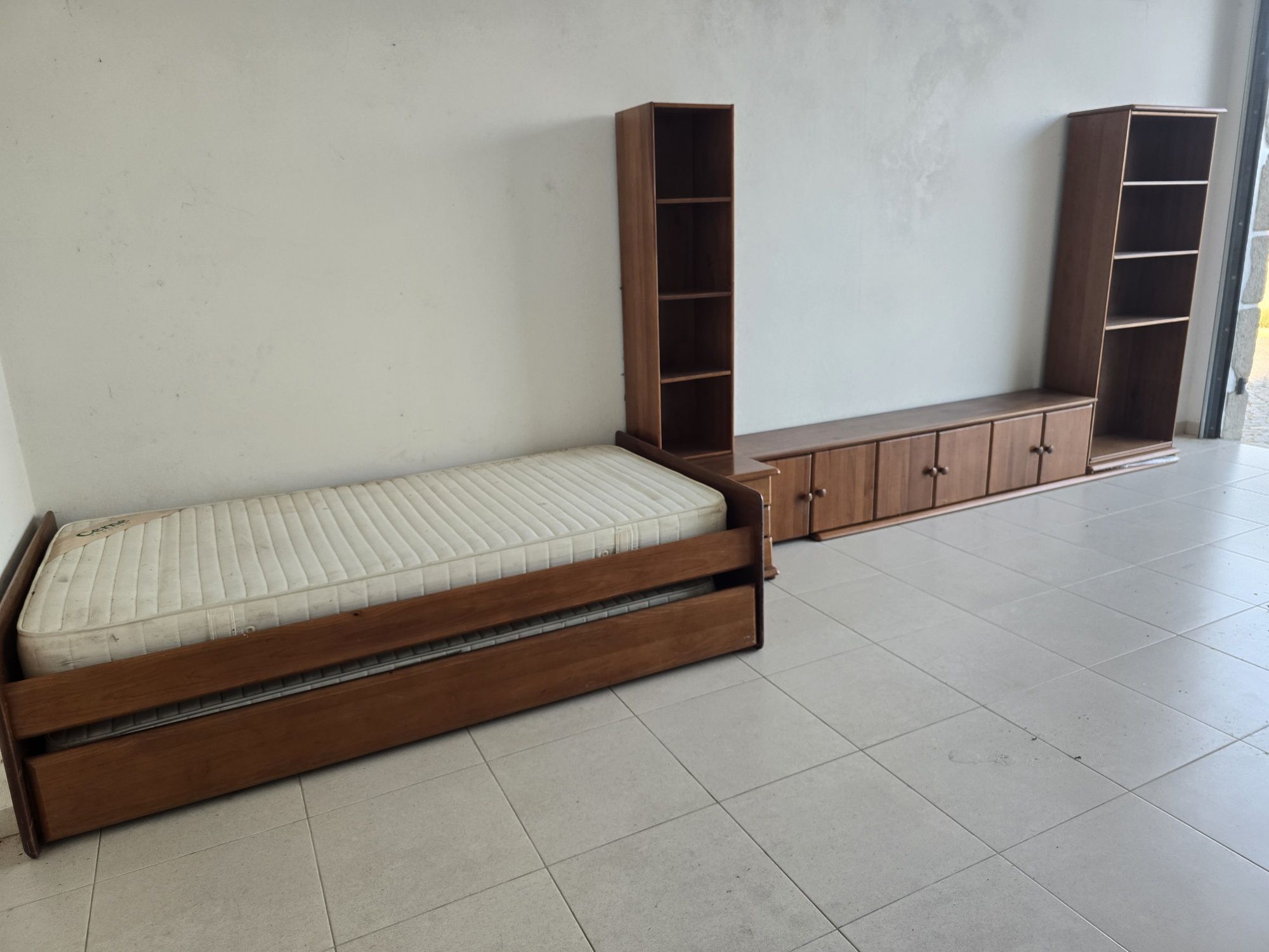 Cama Estúdio com Cama Elevatória Madeira Maciça da CERNE