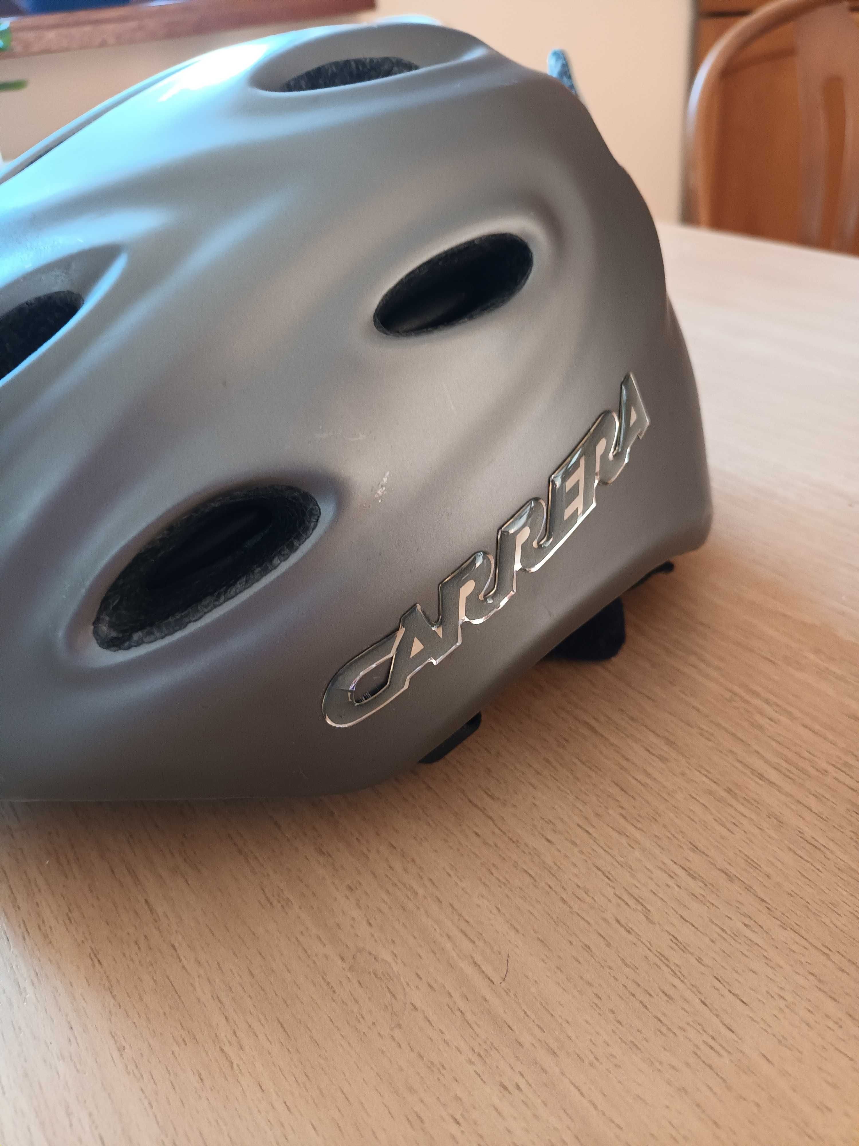 Kask narciarski carrera