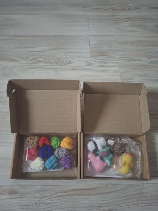 Розвиваючі набори "Кольорові шапочки" та "Вчимо пальчики"