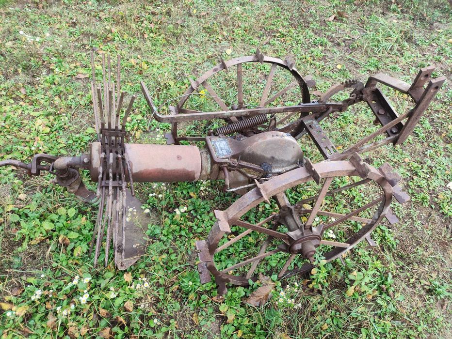 Kopaczka konna Pionier 1969. Kosiarka konna K-1001. Sieczkarnia