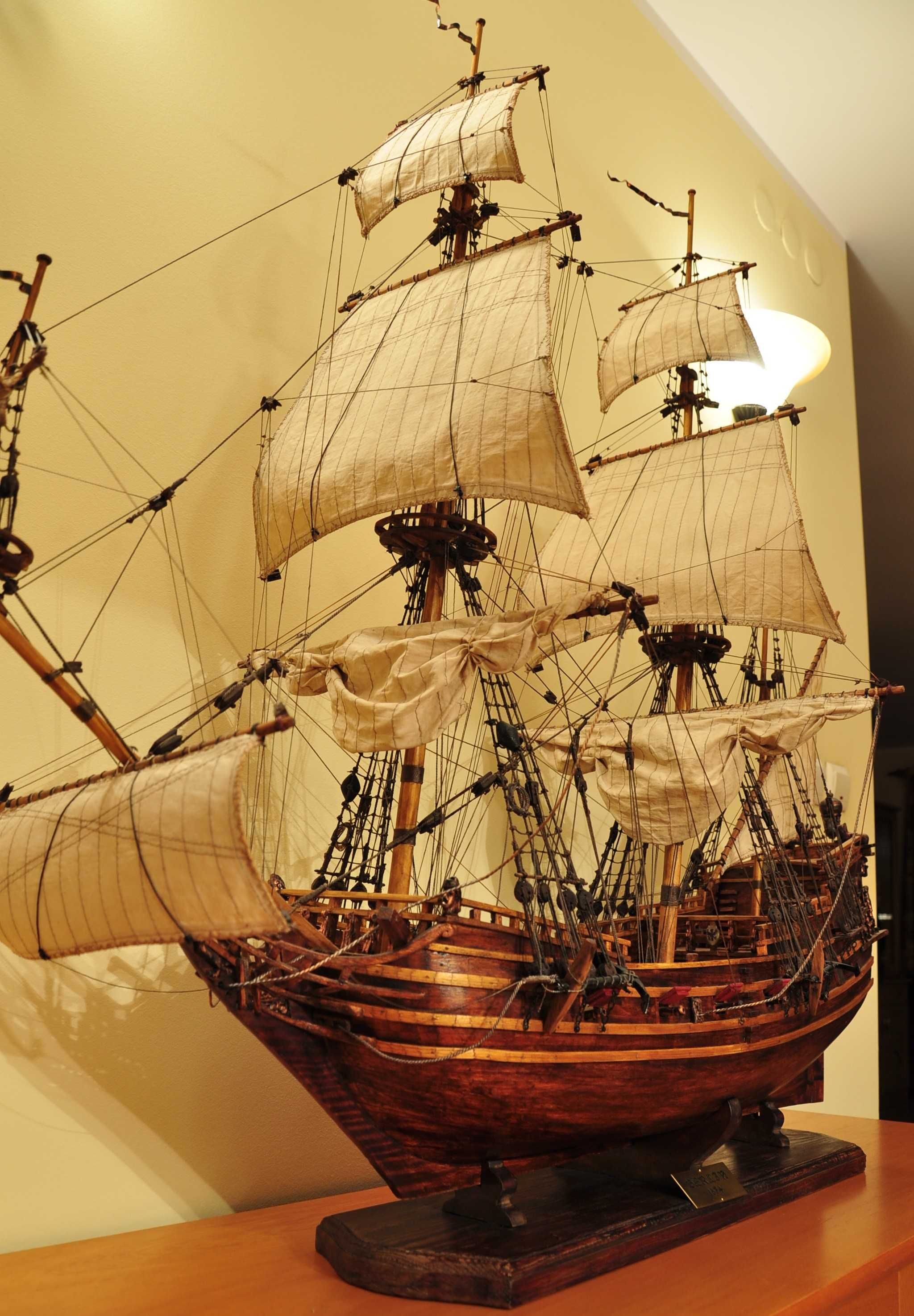 Duży drewniany model statku Berlin z 1674, ręcznie wykonany