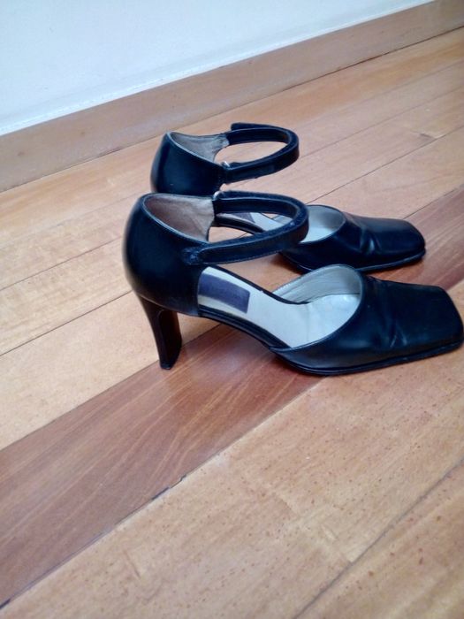 Sapatos  fechado / aberto Tam. 37, desde