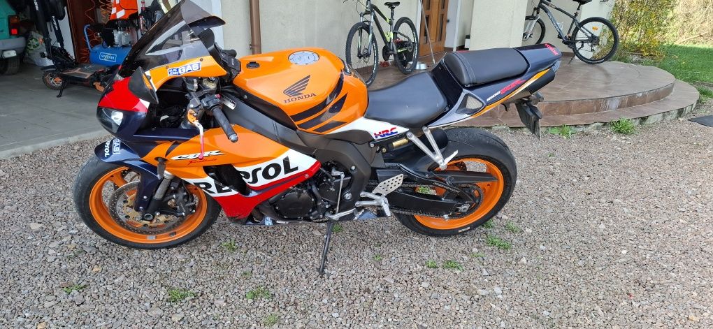 Sprzedam Hondę CBR 1000rr 2006 r