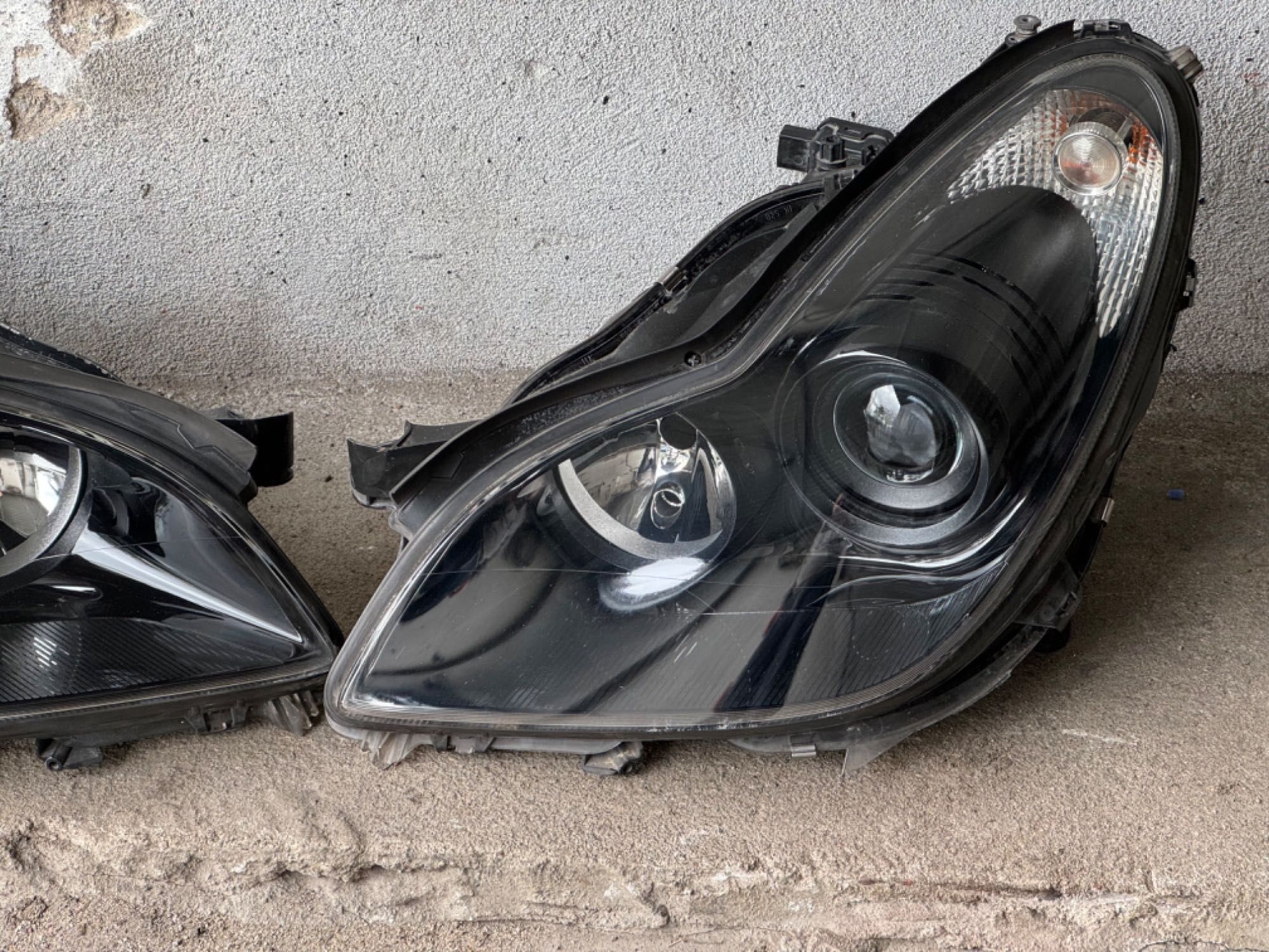 Lampy przednie Mercedes CLS w219 AMG xenon skrętny EU cale igła kpl