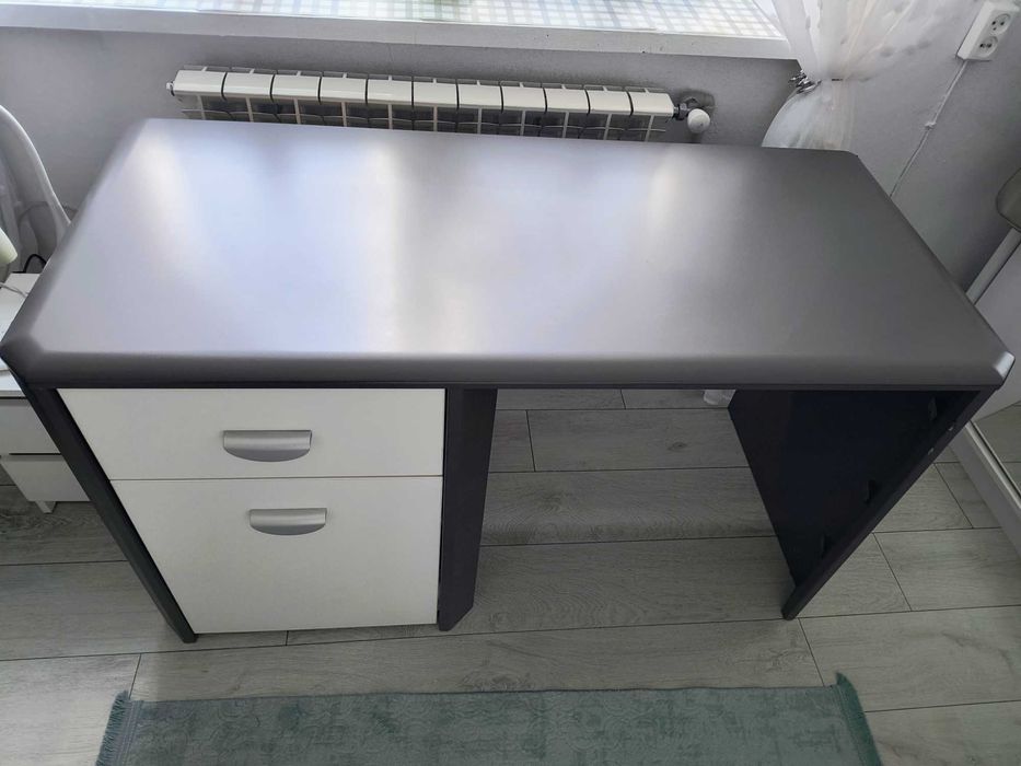 biurko FORTE YOOP 130x58cm młodzieżowe szare zaokrąglone