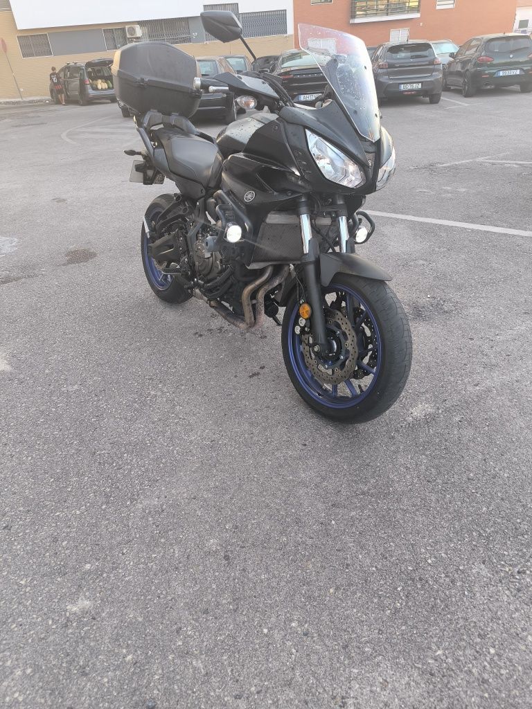 Yamaha tracer 7 com extras