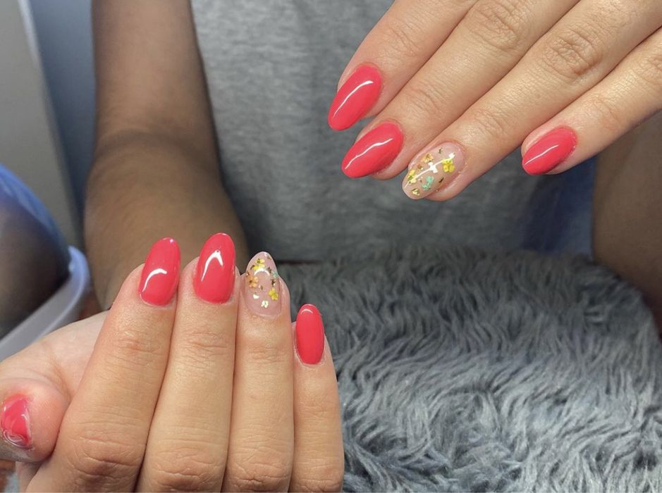 Faço unhas de gel