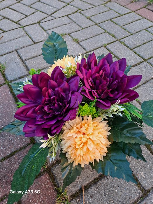 Stroik na Wszystkich Świętych – piękny stroik na cmentarz.
 Sprzedam p