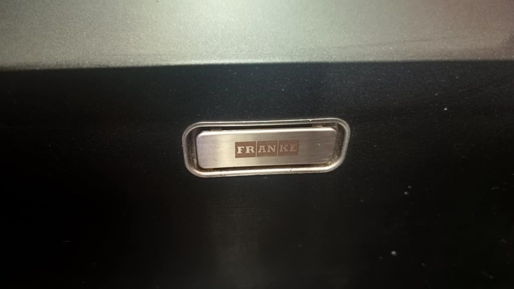 Zlewozmywak firmy Franke wraz z baterią i syfonem