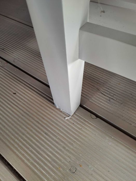 Szafka pod umywalkę GoodHome Perma 60 cm szara razem z umywalką.