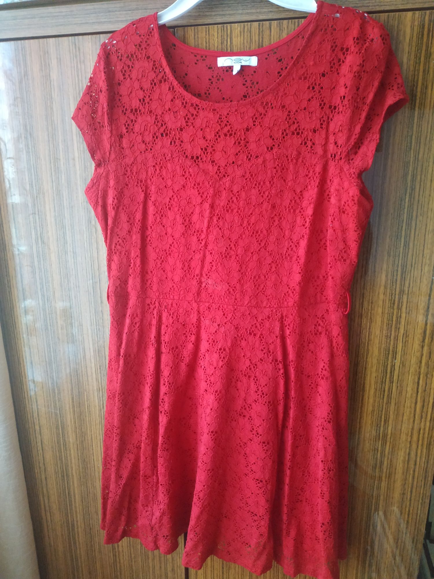 Czerwona koronkowa sukienka New Look