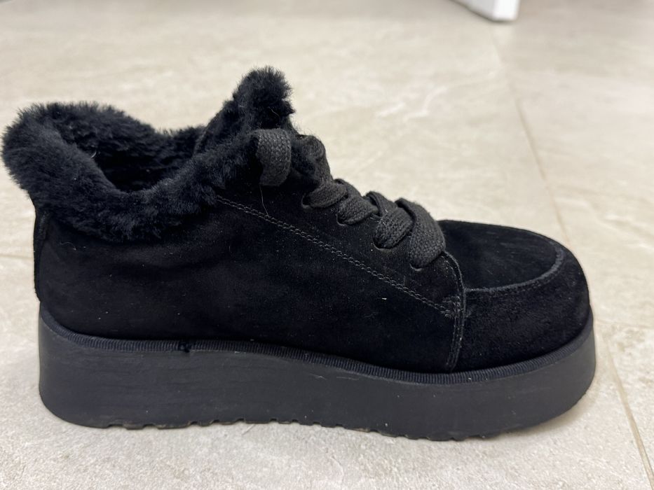 Продам Угги новые, натуральный замш