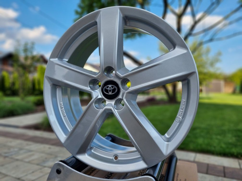 Toyota Yaris 17 " Nowe Felgi aluminiowe 5x100 Yaris IV 2020- Srebrne