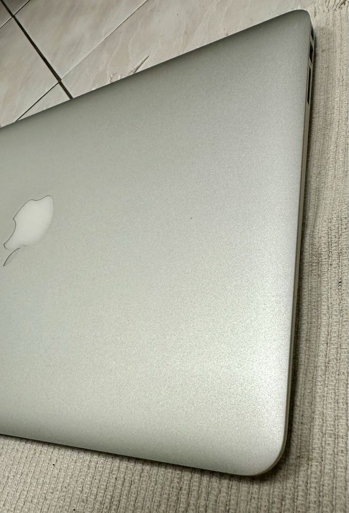 Macbook Air 13 idealny