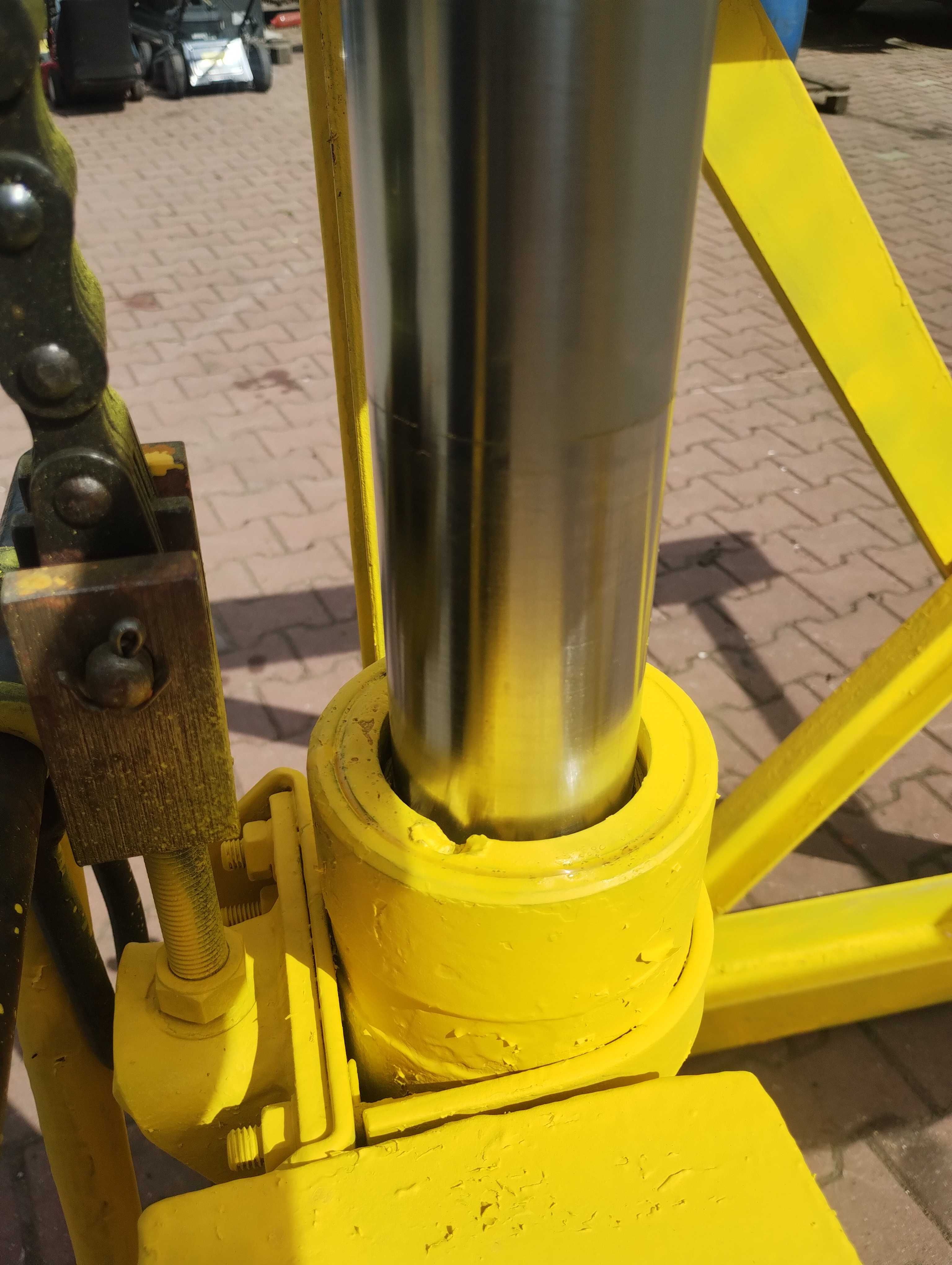 Podnośnik hydrauliczny warsztatowy samochodowy DDR bez prądu Siewierz