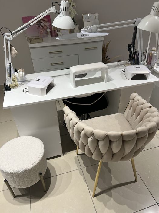 Wynajmę stanowisko do manicure