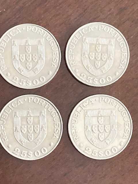 7 moedas comemorativas 25 escudos (25$00) 1983 - Mundial Hóquei 82