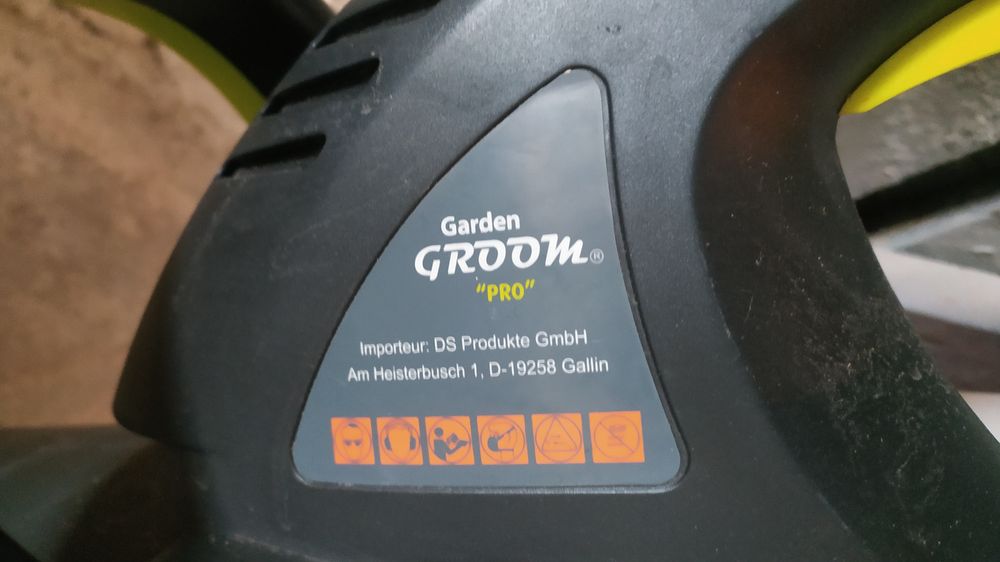 Elektryczne Nożyce do formowania żywopłotu ,   z pojemnikiem