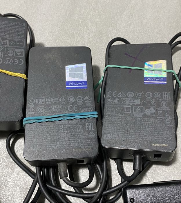 Супер лот зарядки до ноутбуків та surface на відновлення! D972