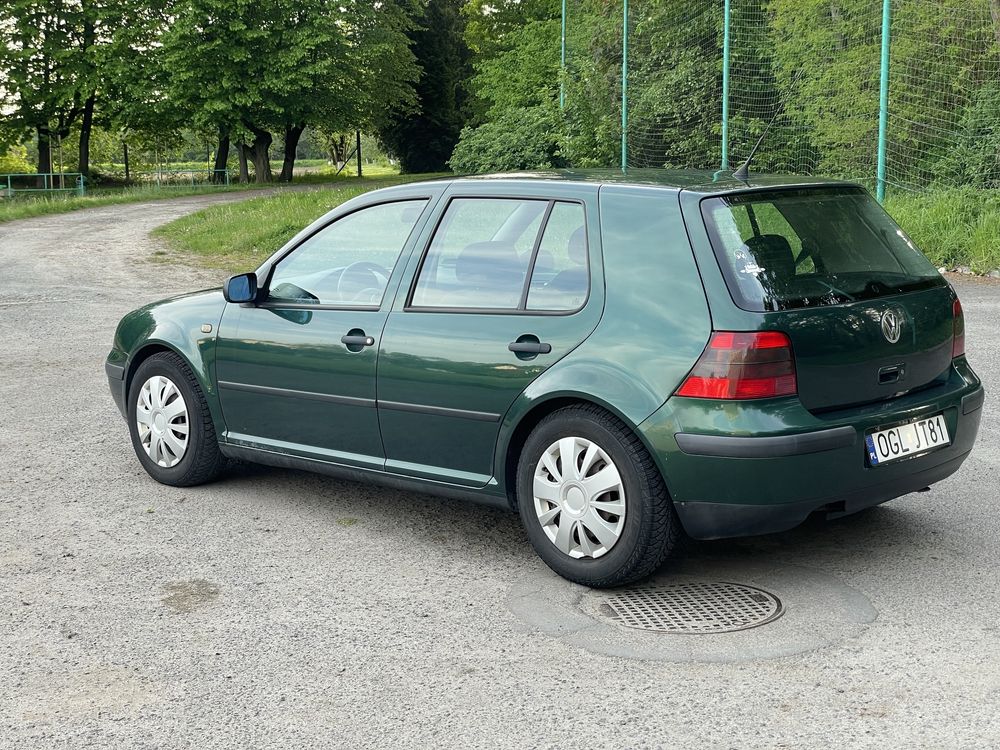 Vw golf 4 ! Klimatyzacja ! Radio ekran !