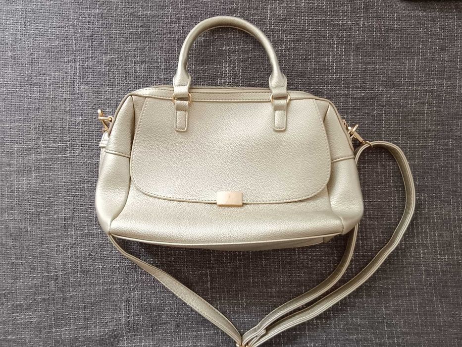 Mala de senhora dourada