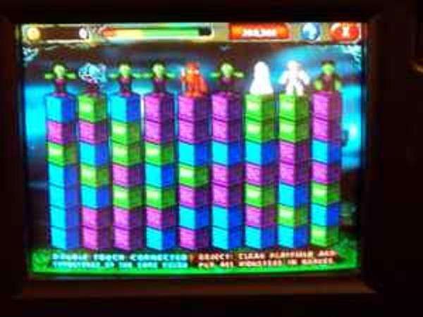 Maquina com jogos cor vermelha e branca original