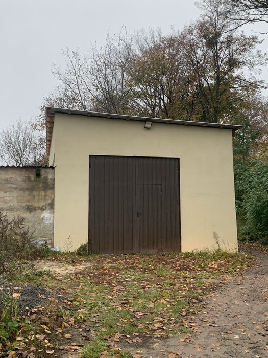 Оренда Гаража з підйомником