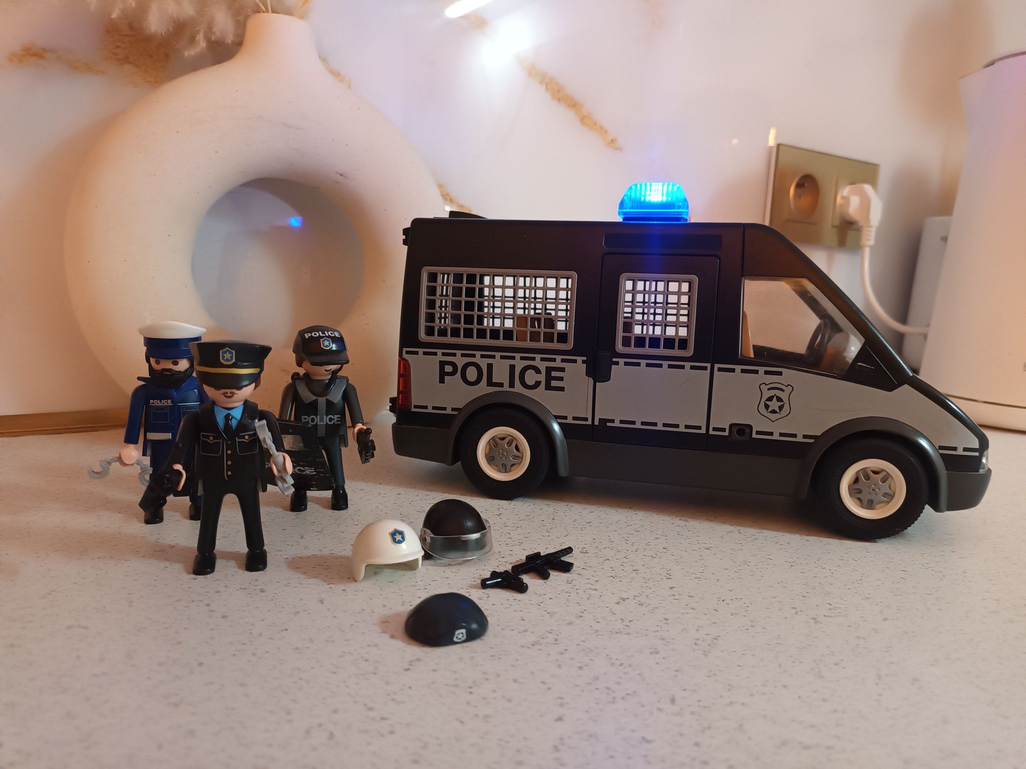 Playmobil policja wóz policyjny więźniarka światła i sygnały
