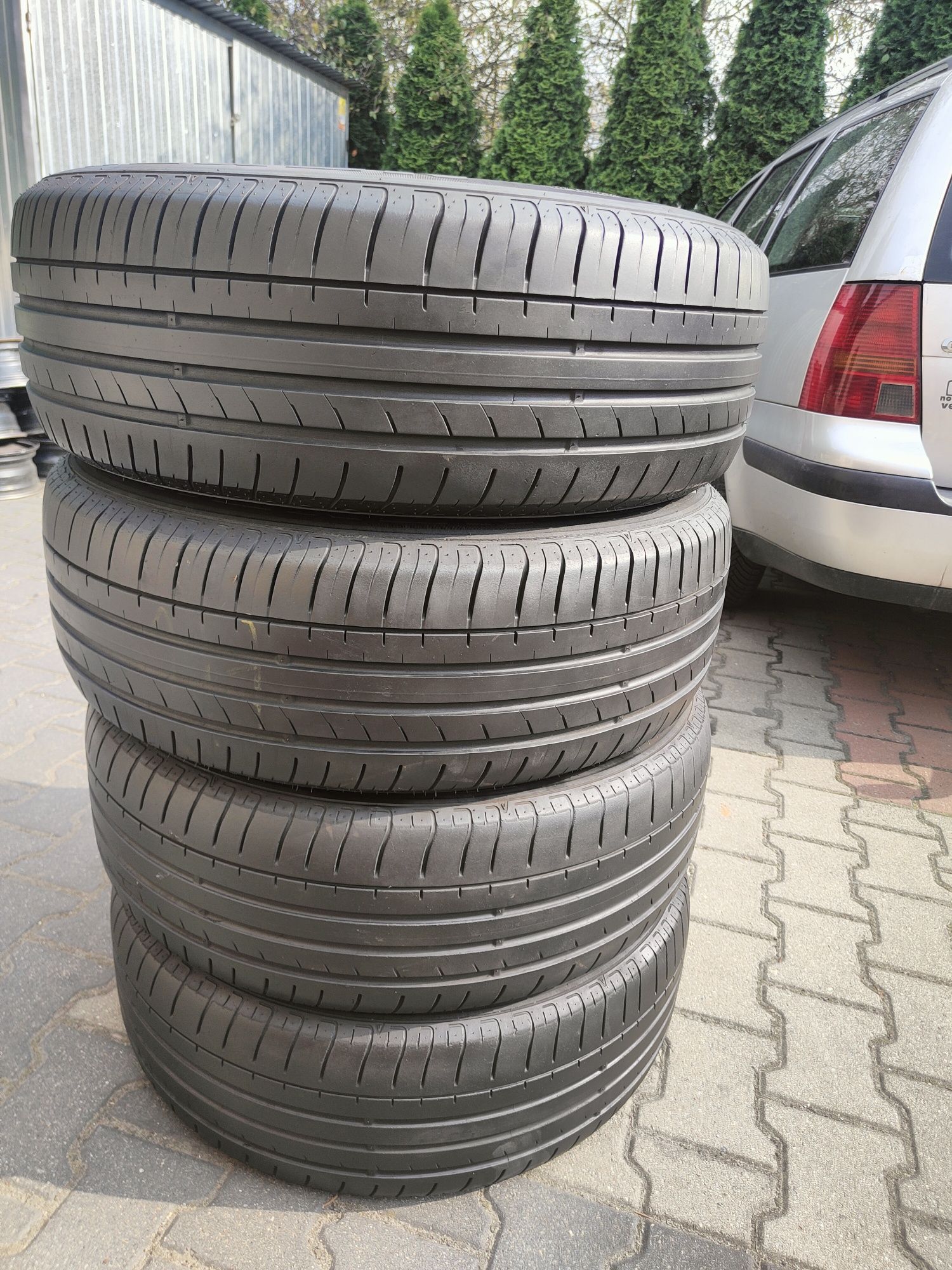 Opony Letnie 235/65 R17 stan bdb cena za komplet