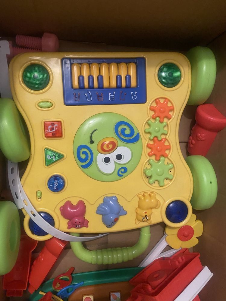 Karton zabawek dla dziecka