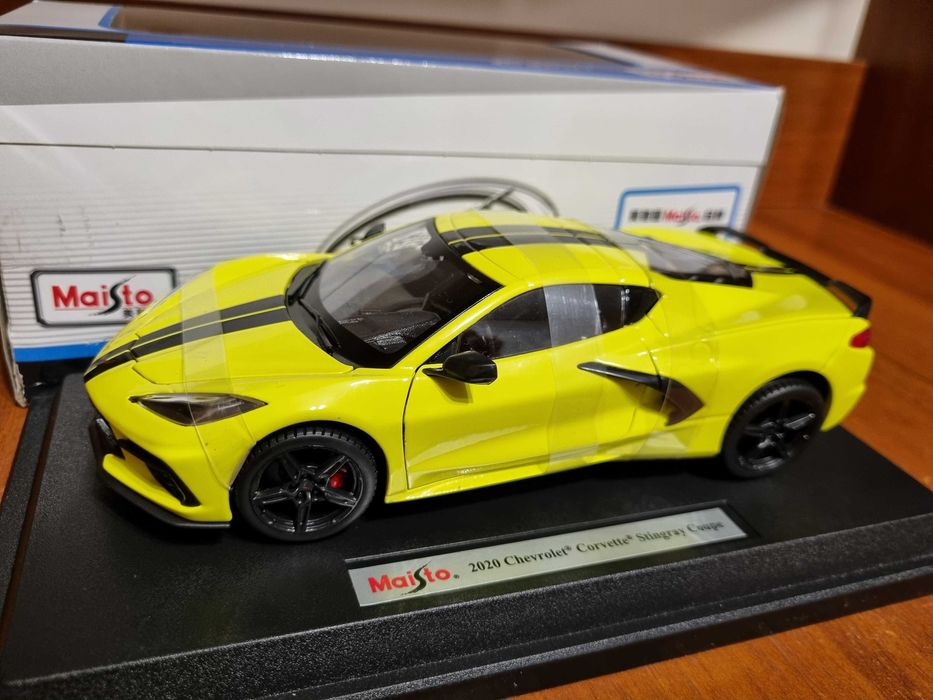 Модель автомобіля Bburago IMaisto) 1:24 Chevrolet Corvette Stingray