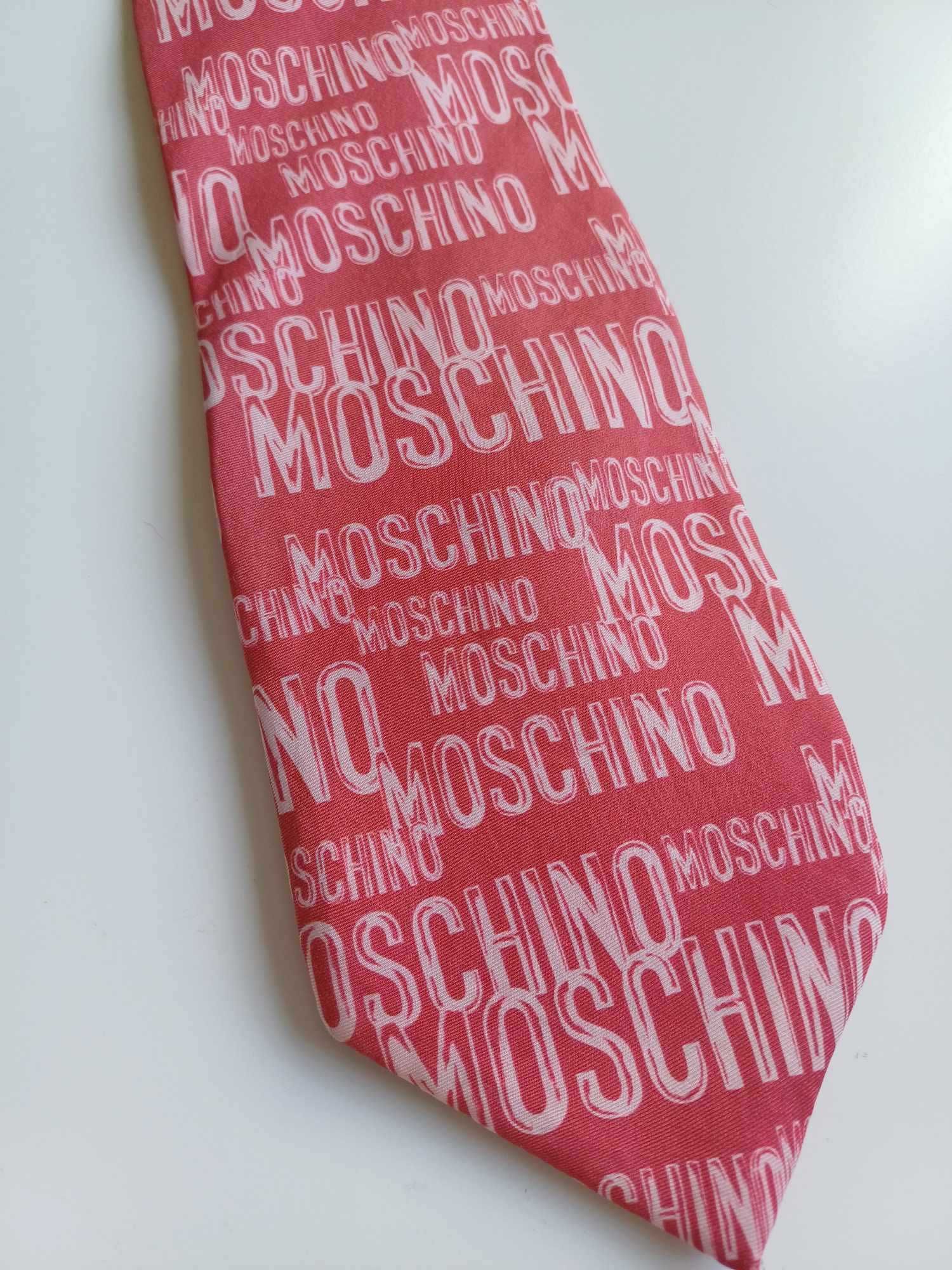 Szeroki różowy/malinowy krawat Moschino