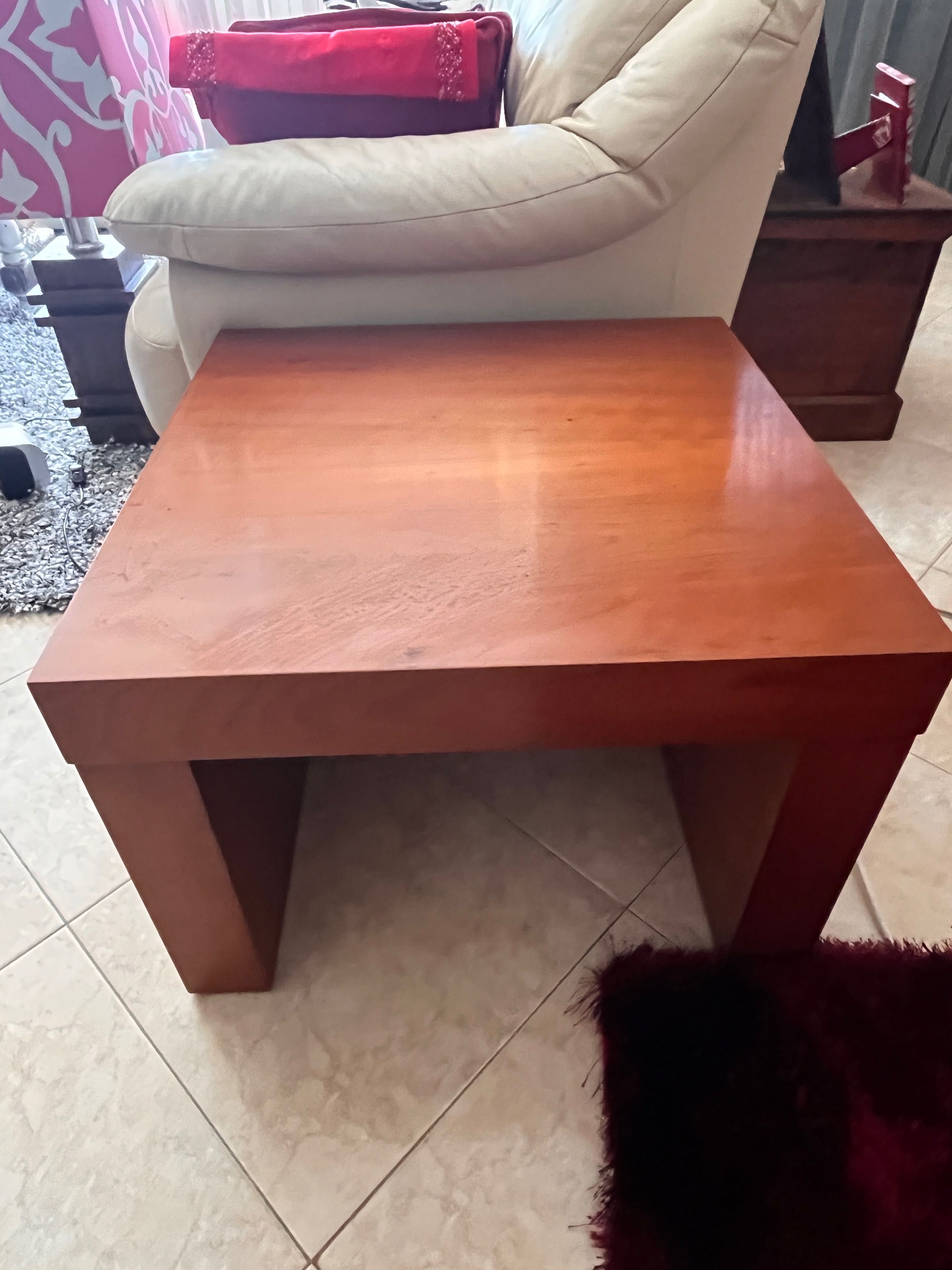 Mesa de sala da disarte. Em muito bom estado