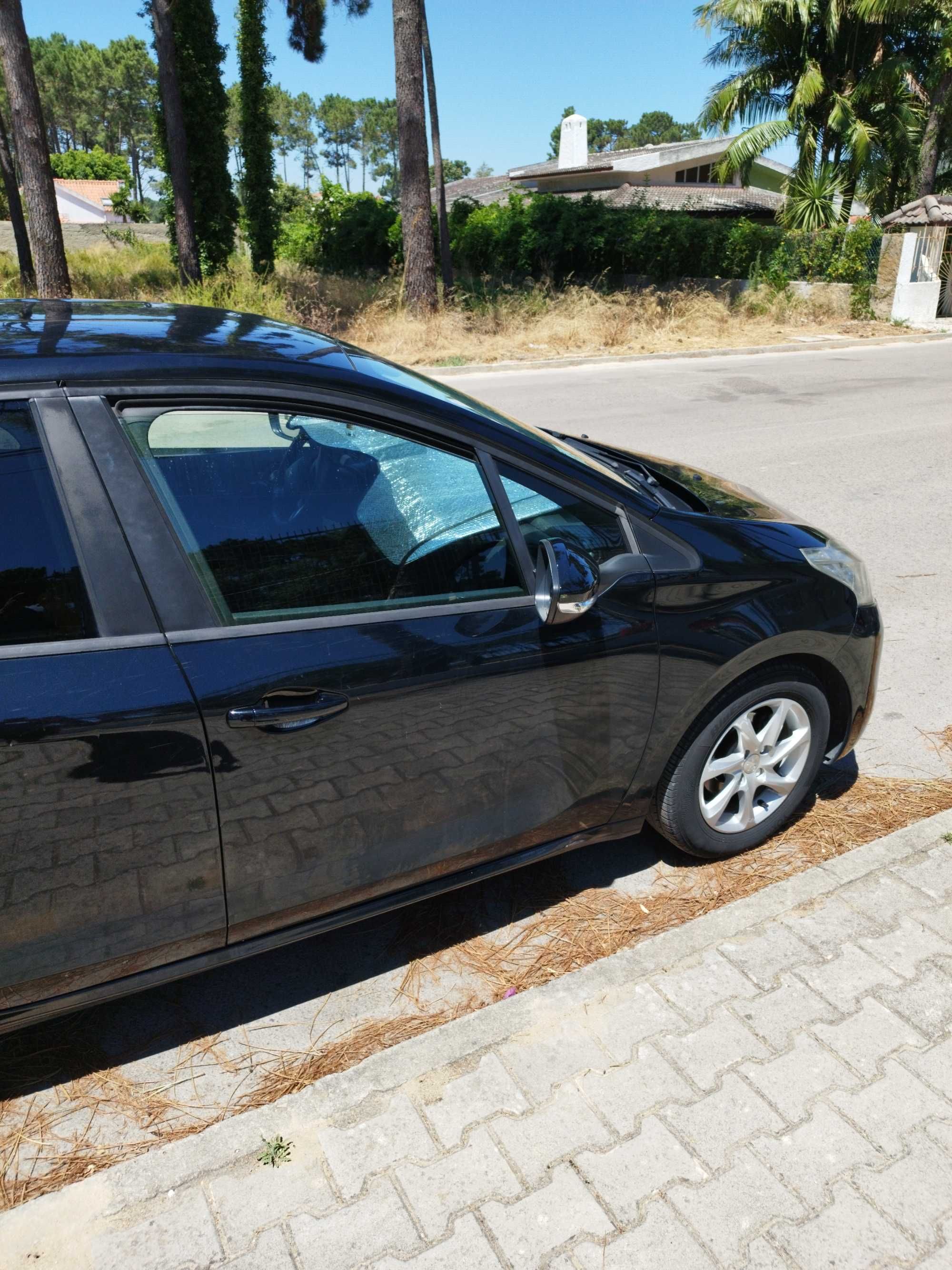 PEUGEOT 208 I Hatchback 1.4HDi. * OPORTUNIDADE *
