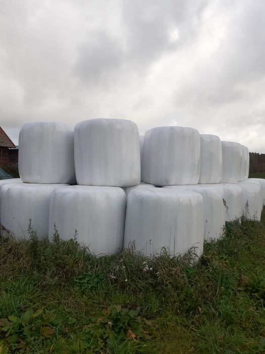 Baloty sianokiszonki siano