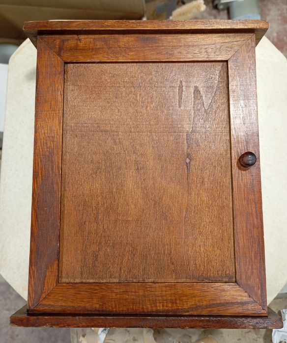 Móvel chaveiro de parede em madeira