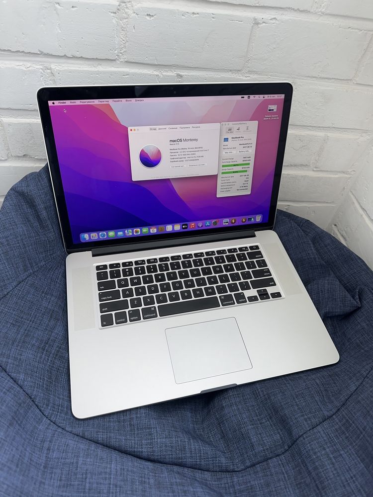 Macbook pro 15 2015 ( i7 2.2/3.5 , 256 SSD , 16GB RAM )