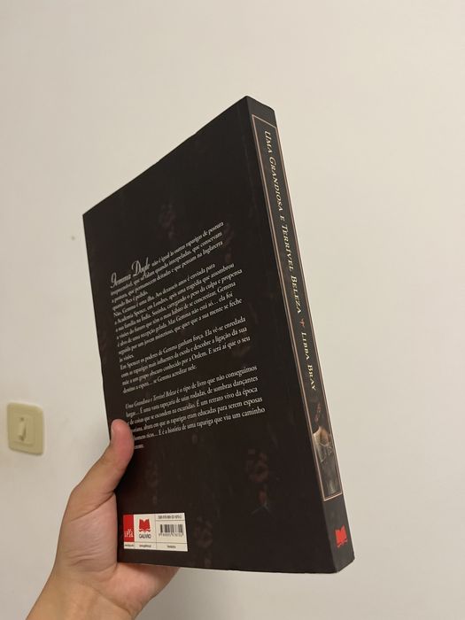 Livro Uma Grandiosa E Terrível Beleza