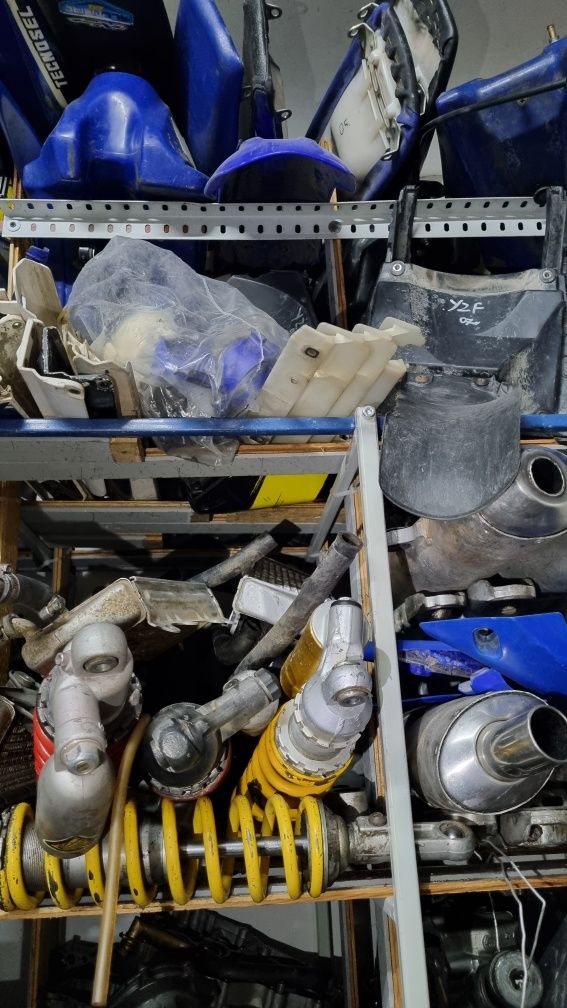 Czesci yzf 400 i 426 skrzynia wał kosz karter gaznik plastiki bak