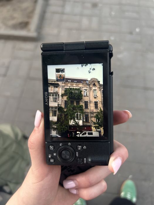 Sony Zv 1F  компактна, якісна камера