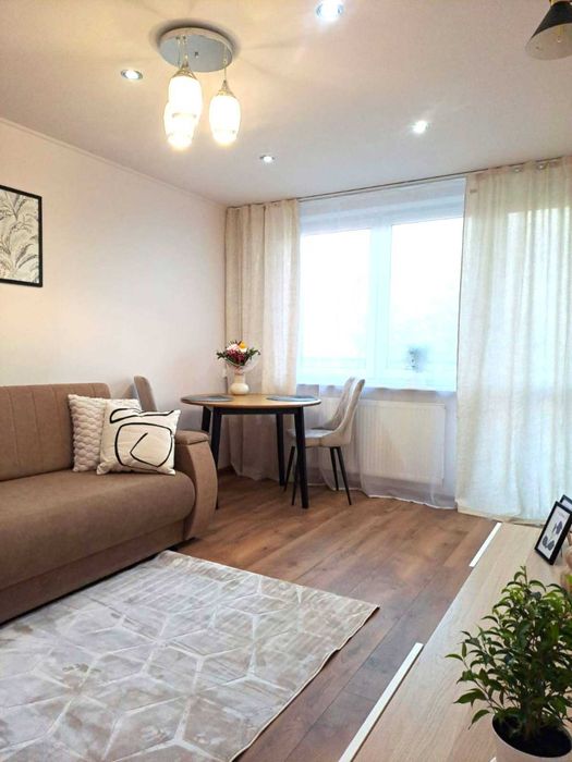Kawalerka po remoncie — balkon, światłowód, idealna pod wynajem