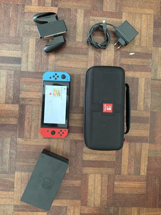 Nintendo Switch V2 com jogo mario