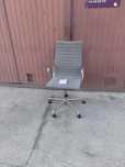 Fotel biurowy Vitra ea 119
