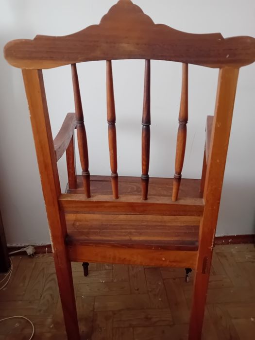 Cadeirão de madeira maciça, antiguidade