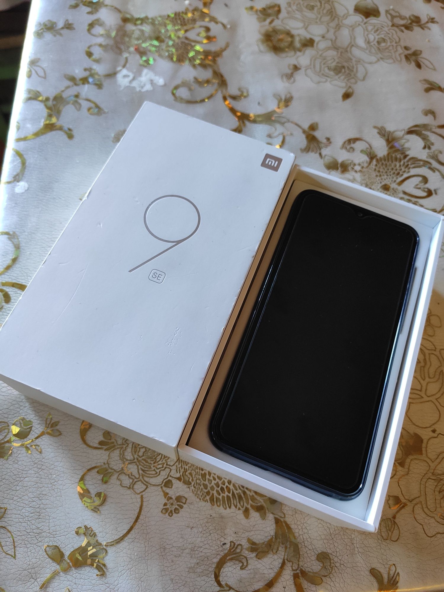 Продам xiaomi mi 9 se 6 64