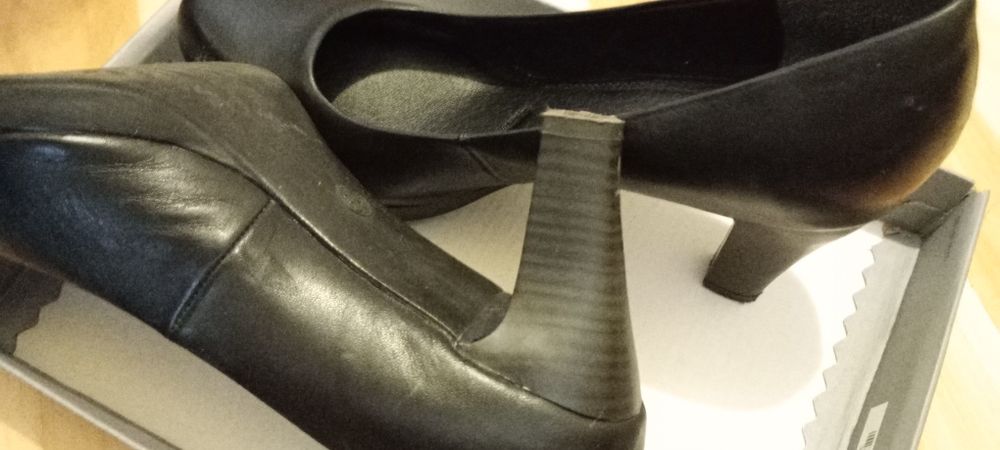 Buty na obcasie r 39