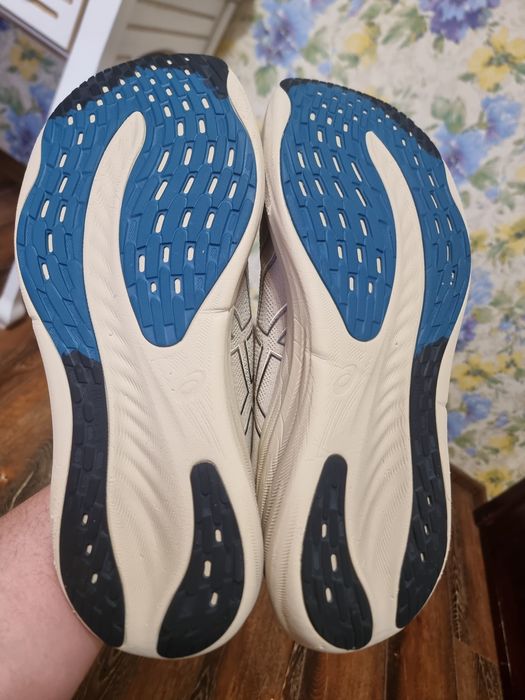 Оригінал 100% чоловічі кросівки asics nimbus 26   eur 49