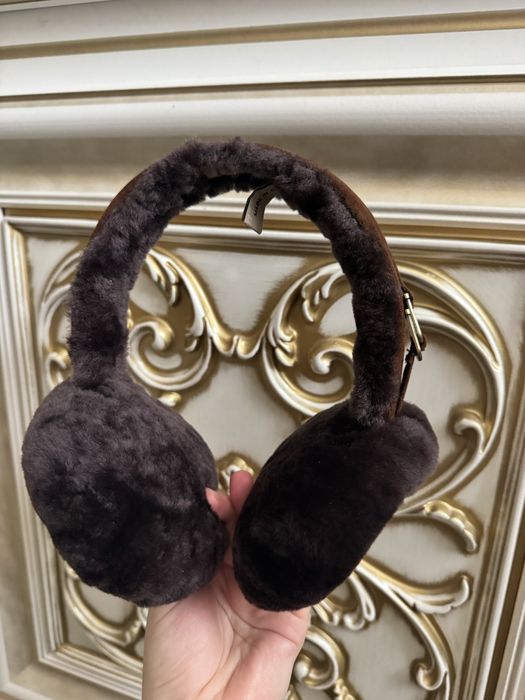 Натуральні навушники з овчини UGG